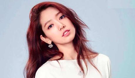 Mẫu túi xách 'ăn khách' được sử dụng trong phim mới của Park Shin Hye