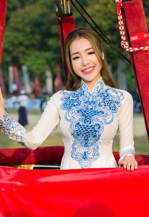 Elly Trần duyên dáng dự sự kiện ở Huế