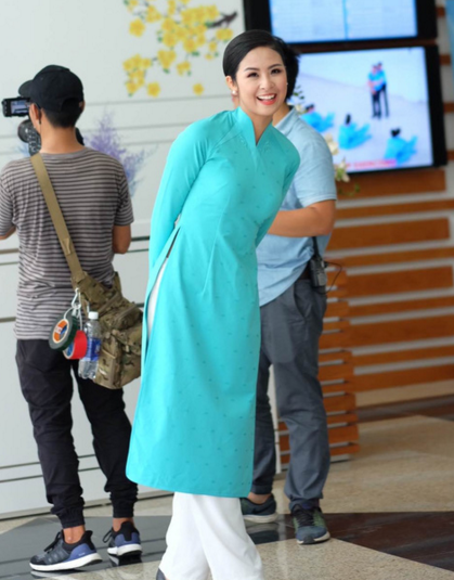 Hoa hậu Ngọc Hân đã có một ngày trải nghiệm làm tiếp viên Vietnam Airlines