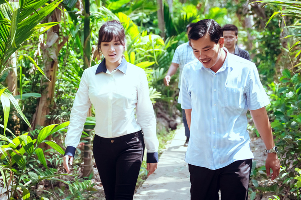 Lý Nhã Kỳ trao tặng 2 căn nhà tình nghĩa tại Long Mỹ, Hậu Giang