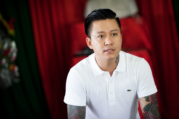 Tuấn Hưng tặng 300 triệu cho ngư dân Hà Tĩnh