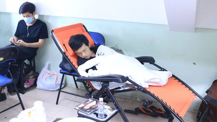 Những sao Việt làm bạn với giường bệnh liên tục vì bất chấp sức khỏe - Ảnh 4.