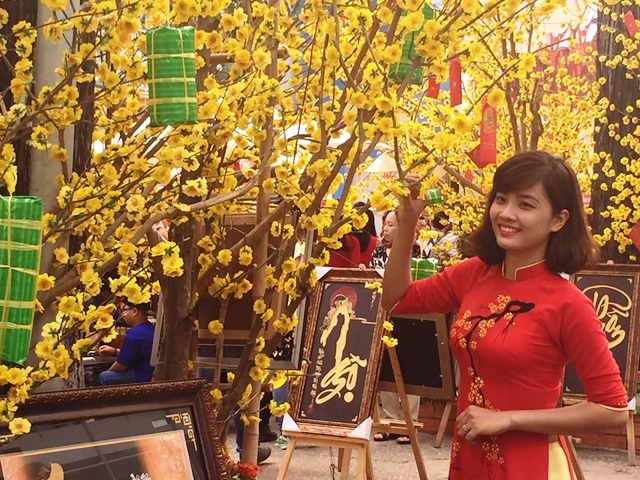  Duyên dáng với áo dài 