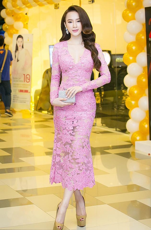  Với những nỗ lực xây dựng hình ảnh, Angela Phương Trinh đáng được ghi nhận là một trong những người đẹp có gu thời trang đẹp nhất của năm qua. 