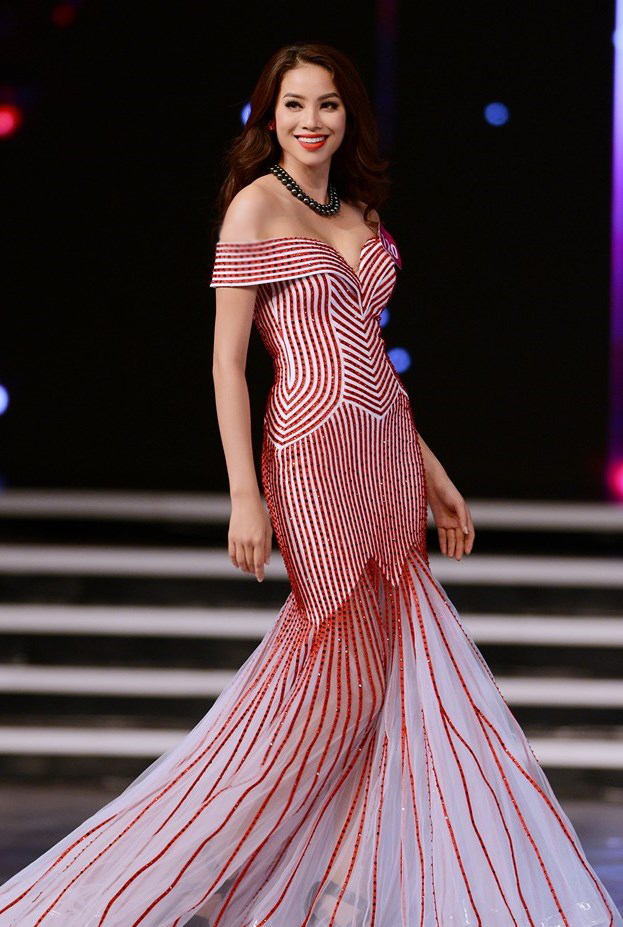 Trang phục ấn tượng của Phạm Hương trong đêm đăng quang ngôi vị Hoa hậu Hoàn vũ Việt Nam 2015