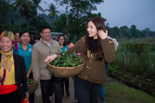 Tìm hiểu tính cách của sao Việt qua trang phục từ thiện - Ảnh 6.