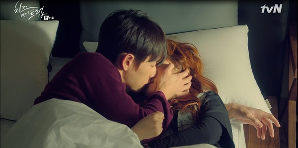 “Cheese In The Trap”: Ngây ngất trước nụ hôn “giường chiếu” lãng mạn của Park Hae Jin - Ảnh 8.