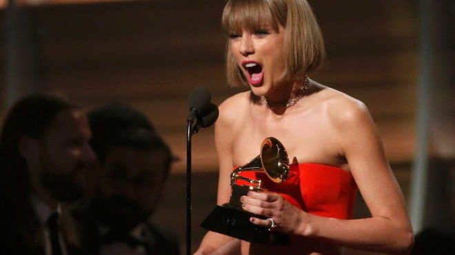 Taylor Swift đoạt ba giải Grammy 2016, trong đó có giải Album của năm - Ảnh: Reuters