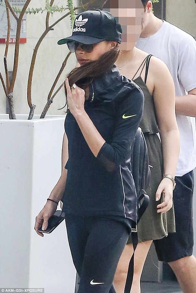  Victoria Beckham cùng chồng con tới phòng tập Gym ở Los Angeles vào dịp cuối tuần 