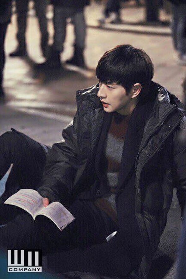 “Cheese In The Trap”: Park Hae Jin ôm người yêu cực mùi mẫn trên giường bệnh - Ảnh 27.