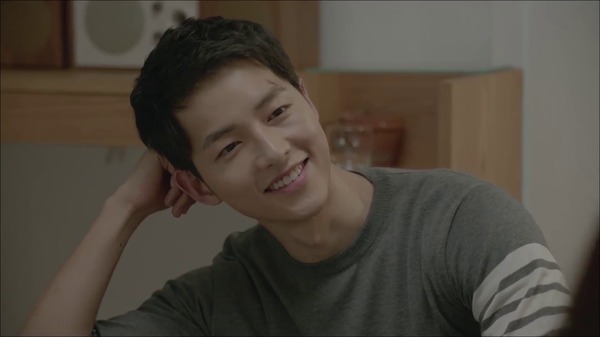 Song Joong Ki hôn đàn chị Song Hye Kyo mùi mẫn, lạnh lùng với hươu Lee Kwang Soo - Ảnh 16.