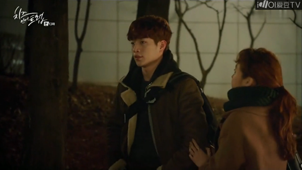 “Cheese In The Trap”: Park Hae Jin ôm người yêu cực mùi mẫn trên giường bệnh - Ảnh 19.