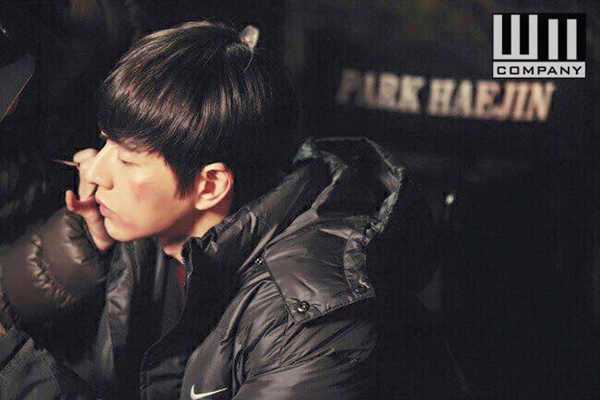 “Cheese In The Trap”: Park Hae Jin ôm người yêu cực mùi mẫn trên giường bệnh - Ảnh 29.