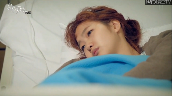“Cheese In The Trap”: Park Hae Jin ôm người yêu cực mùi mẫn trên giường bệnh - Ảnh 4.