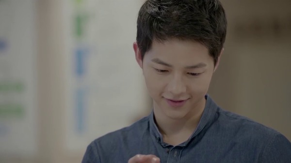 Song Joong Ki hôn đàn chị Song Hye Kyo mùi mẫn, lạnh lùng với hươu Lee Kwang Soo - Ảnh 12.