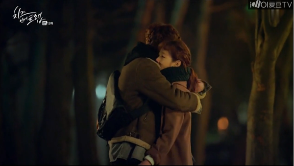 “Cheese In The Trap”: Park Hae Jin ôm người yêu cực mùi mẫn trên giường bệnh - Ảnh 22.