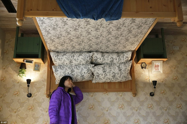 Giường ngủ ấm áp treo lơ lửng trên cao