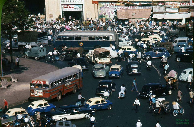   Công trường Diên Hồng 1965 (bây giờ là công trường Quách Thị Trang).  