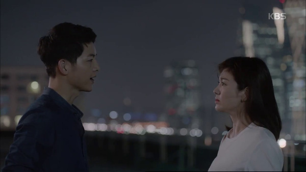 “Hậu Duệ Mặt Trời”: Song Joong Ki “say nắng” Song Hye Kyo từ cái nhìn đầu tiên - Ảnh 46.