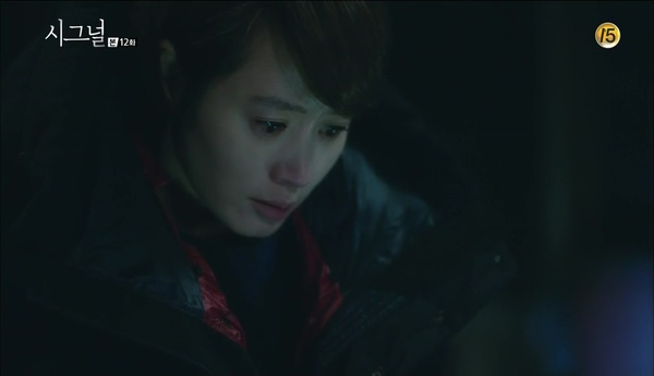 “Signal”: Cha Soo Hyun sững người khi tìm thấy hài cốt của Lee Jae Han - Ảnh 26.