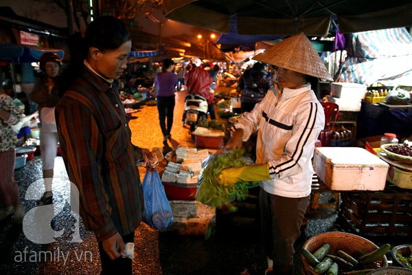 8/3 ở đâu không biết, với những phụ nữ này vẫn chỉ là 1 ngày kiếm sống bình thường...