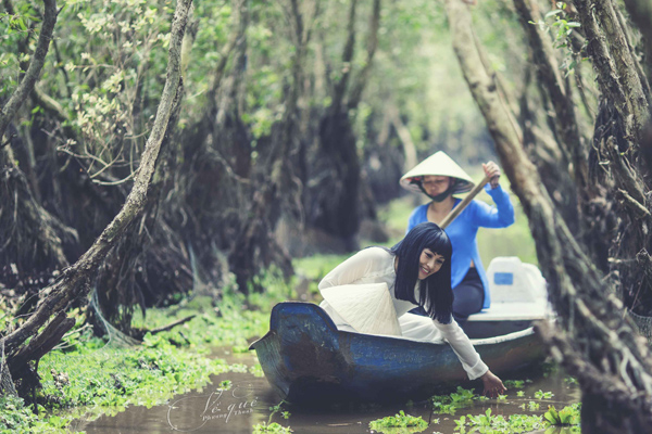 phuong-thanh-dang-nang-chup-anh-quang-ba-nong-thon-4