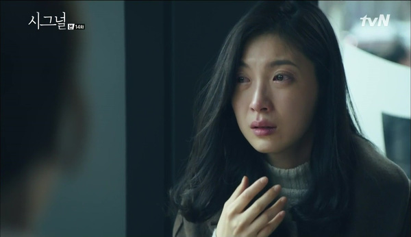 “Signal”: Liệu Lee Jae Han có cứu được người anh trai đã chết của Park Hae Young? - Ảnh 10.