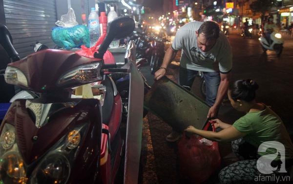 Một ngày buôn thúng bán bưng của chàng Tây trúng tiếng sét ái tình cô gái Việt