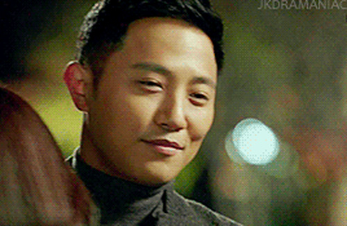 “Hậu Duệ Mặt Trời”: Xót xa chuyện tình buồn nơi sa trường của Jin Goo – Kim Ji Won - Ảnh 22.