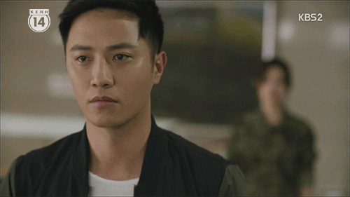“Hậu Duệ Mặt Trời”: Xót xa chuyện tình buồn nơi sa trường của Jin Goo – Kim Ji Won - Ảnh 8.