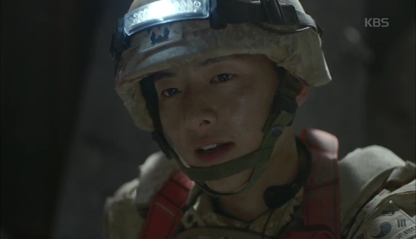 Ở tập 9 “Hậu Duệ Mặt Trời”, Song Hye Kyo sẽ bị bắt cóc - Ảnh 19.