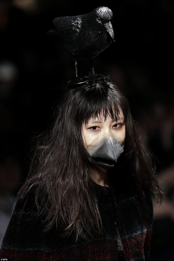 Hàng loạt yêu quái xuất hiện tại Tuần lễ thời trang Tokyo - Ảnh 8.