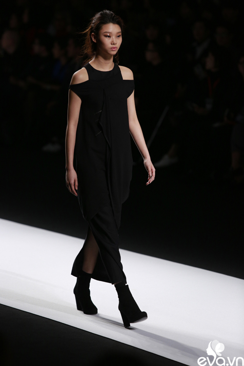 minh hang ngoi hang ghe dau tai seoul fashion week - 11