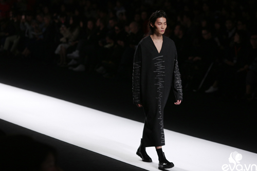 minh hang ngoi hang ghe dau tai seoul fashion week - 15