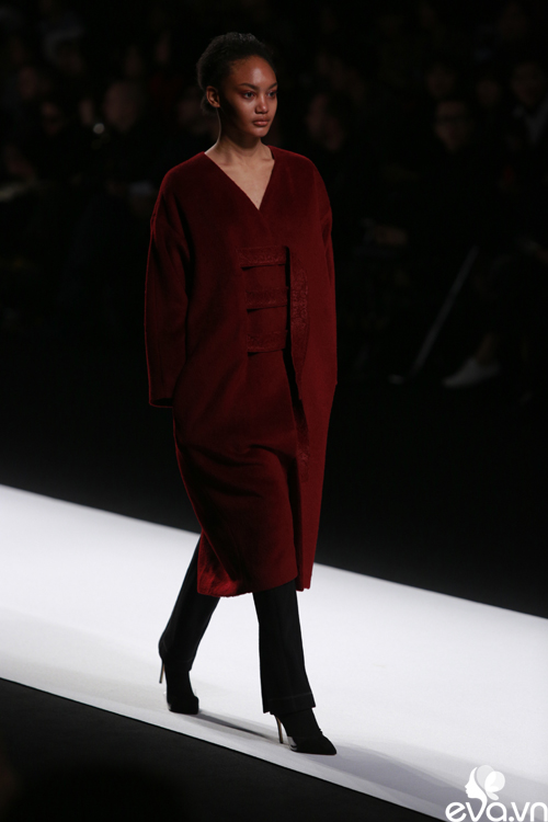 minh hang ngoi hang ghe dau tai seoul fashion week - 18