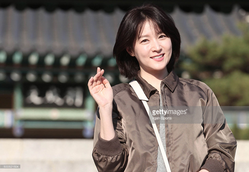 Phim của Lee Young Ae bán đắt hơn cả “Hậu duệ mặt trời” - 4