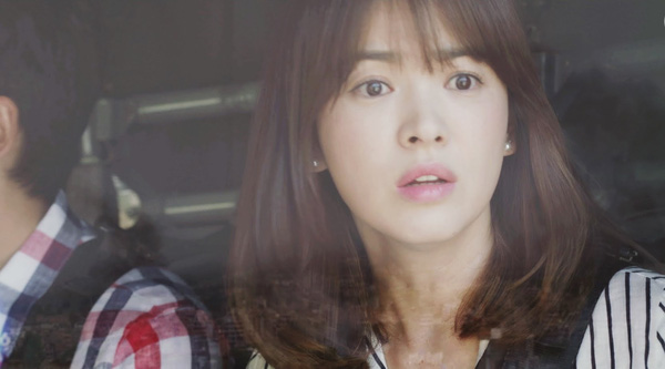 Song Hye Kyo: Cô bác sĩ có BST khuyên tai đẹp nhất Đại Hàn Dân Quốc - Ảnh 16.
