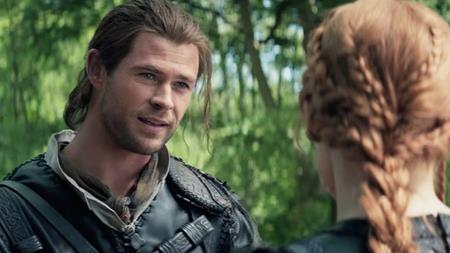 Chris Hemsworth trong một cảnh phim “The Huntsman: winters war”