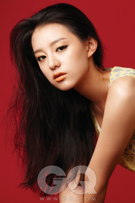  Trước khi trở thành diễn viên, Kim Ji Won là một người mẫu. 