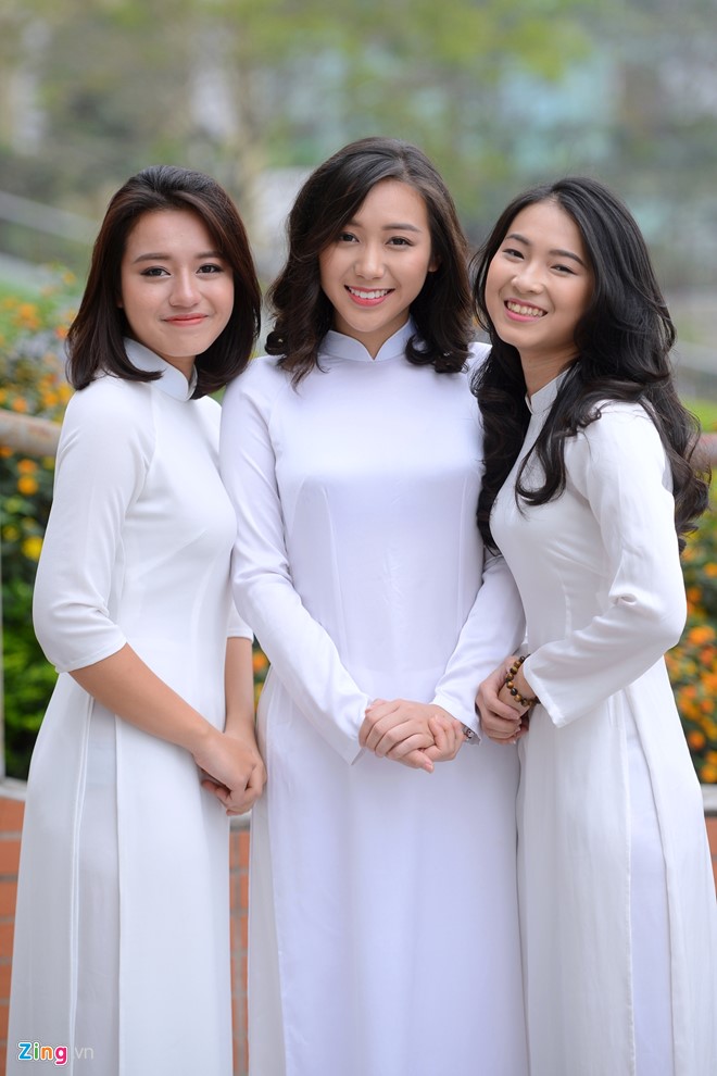 Nu sinh truong Ams tinh khoi trong Ngay ao dai hinh anh 2