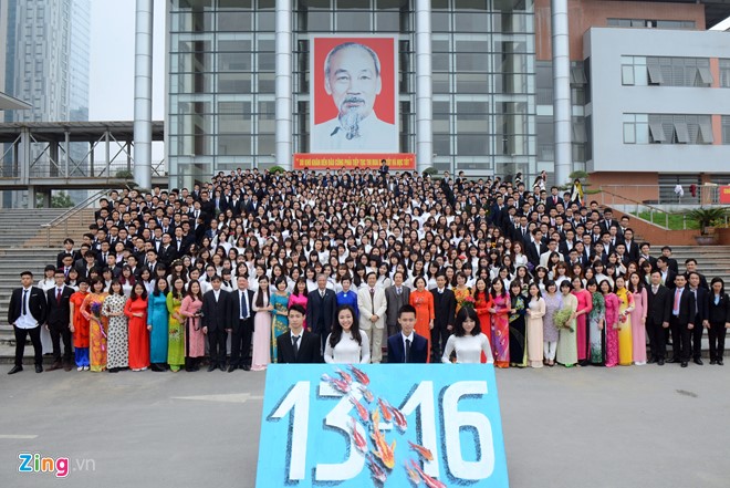 Nu sinh truong Ams tinh khoi trong Ngay ao dai hinh anh 7