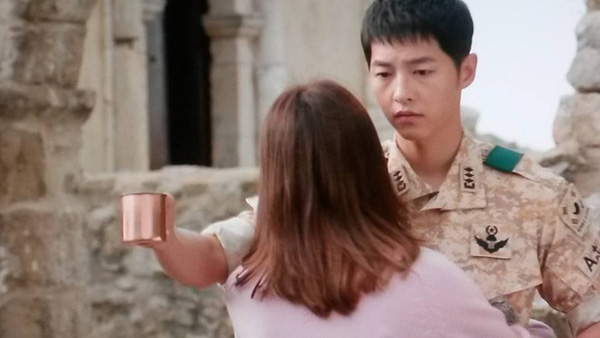 Sau biến cố Song Hye Kyo nghẹn ngào chia tay Song Joong Ki