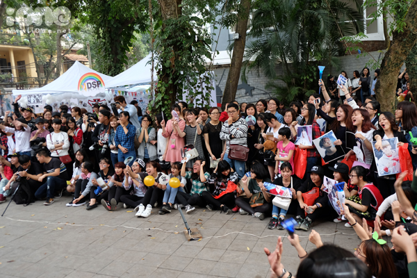 fan-tiu-tit-selfie-voi-quan-nhan-song-joong-ki-tai-le-hoi-kpop-lovers-9