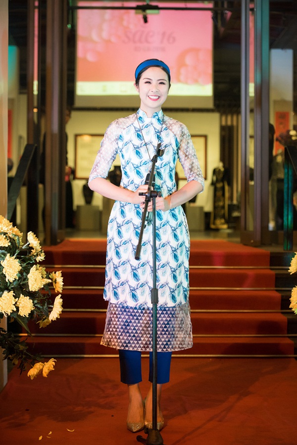 Ngọc Hân cho biết, là một nhà thiết kế trẻ, cô rất hạnh phúc và tự hào khi góp phần bảo tồn và phát huy vẻ đẹp tà áo dài Việt Nam.