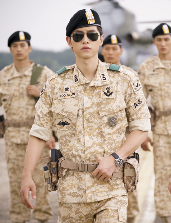 Siêu hot tại Trung Quốc, hình ảnh Đại úy Song Joong Ki bị in lên cả... tiền âm phủ - Ảnh 2.