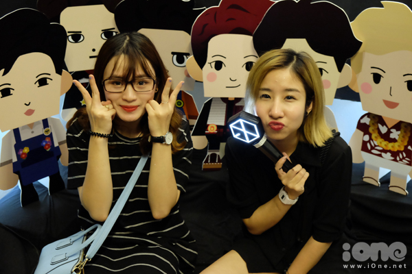 fan-tiu-tit-selfie-voi-quan-nhan-song-joong-ki-tai-le-hoi-kpop-lovers-8