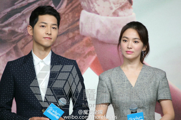 Song Hye Kyo - Song Joong Ki cười tít mắt, tình tứ tại họp báo Hồng Kông - Ảnh 11.