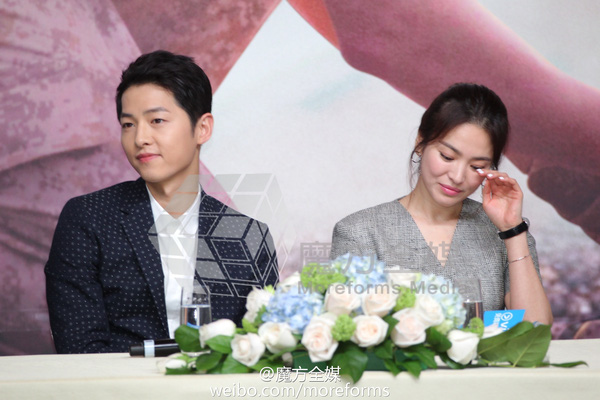 Song Hye Kyo - Song Joong Ki cười tít mắt, tình tứ tại họp báo Hồng Kông - Ảnh 12.