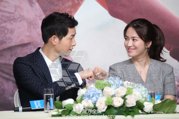 Song Hye Kyo - Song Joong Ki cười tít mắt, tình tứ tại họp báo Hồng Kông - Ảnh 13.