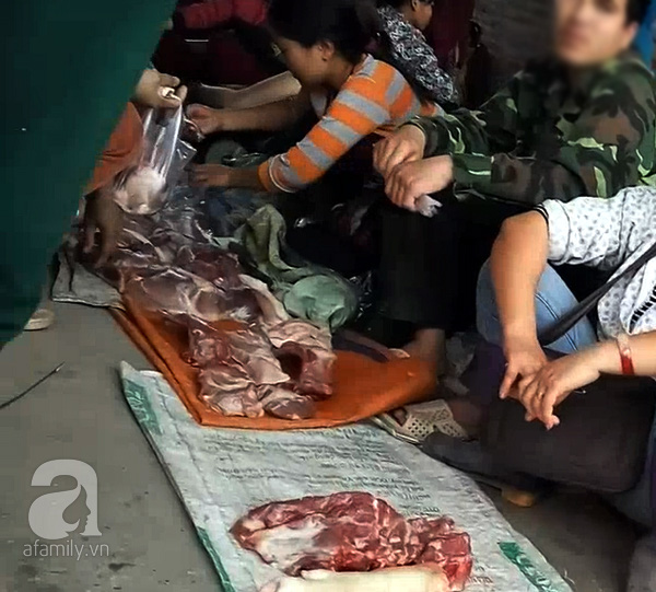 Đột nhập khu chợ chuyên bán thịt ôi, thịt ế giá chỉ 30.000đ/kg ngay giữa Hà Nội - Ảnh 10.